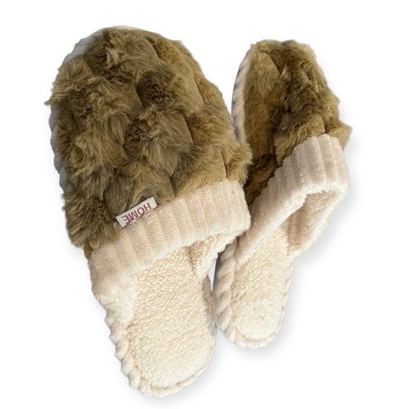 Fuzzy Slippers - Picture 4 of 9